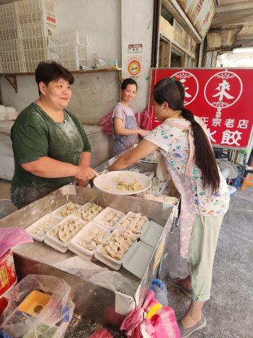 Keelung women making fresh dumplings